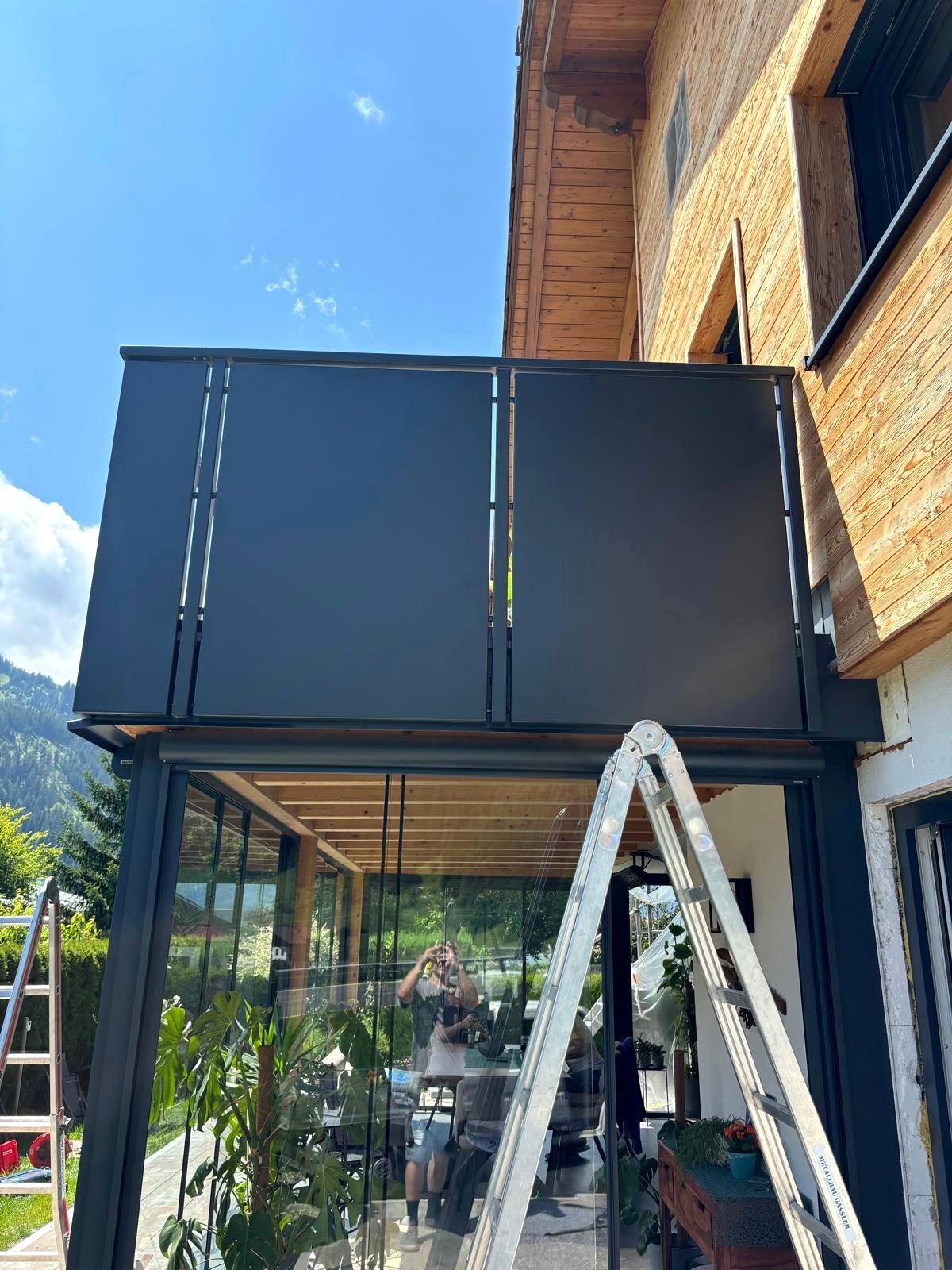 Balkongeländer aus gelasertem Aluminiumblech