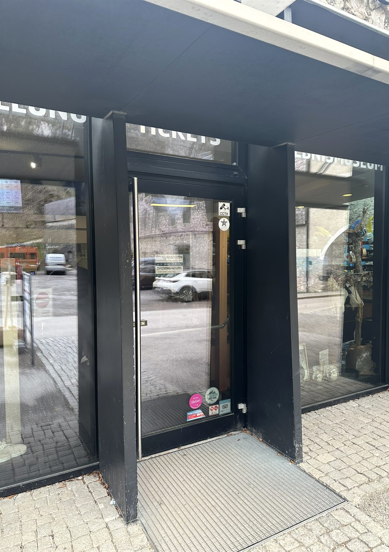 Stahl-Eingangsportal am Besucherzentrum