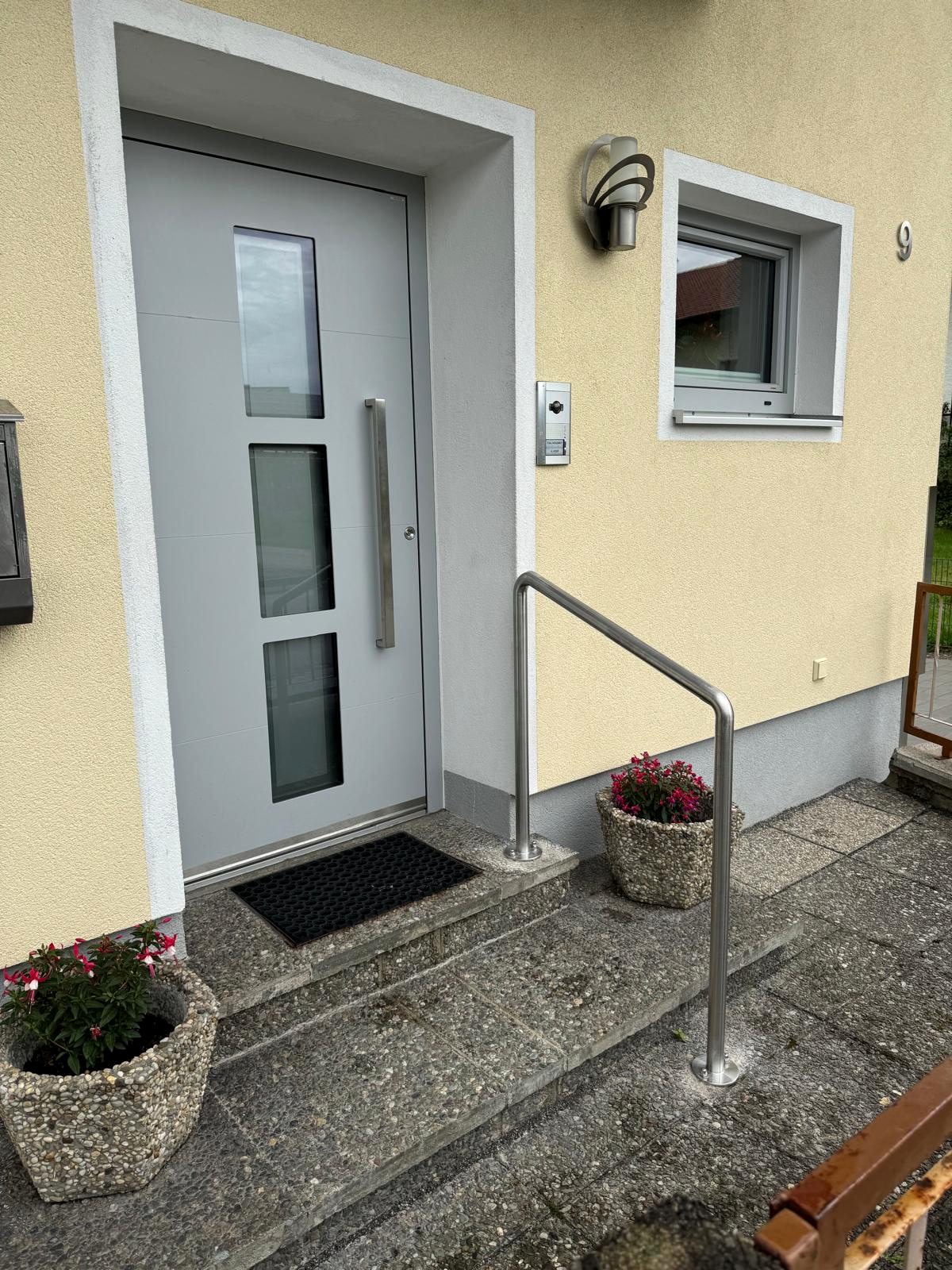 Haustüre mit drei Glasausschnitten