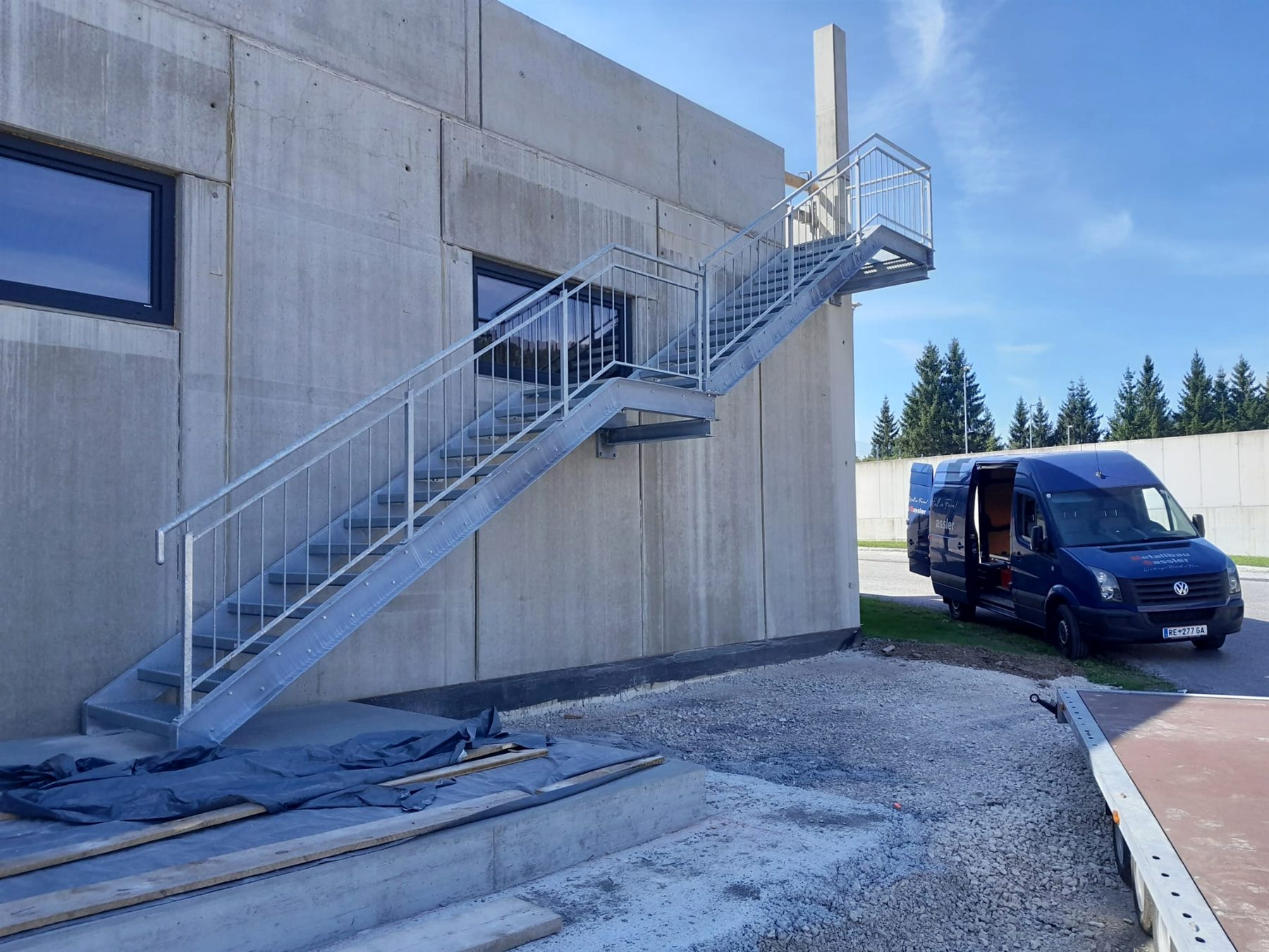 Stahltreppe feuerverzinkt mit Edelstahlgeländer
