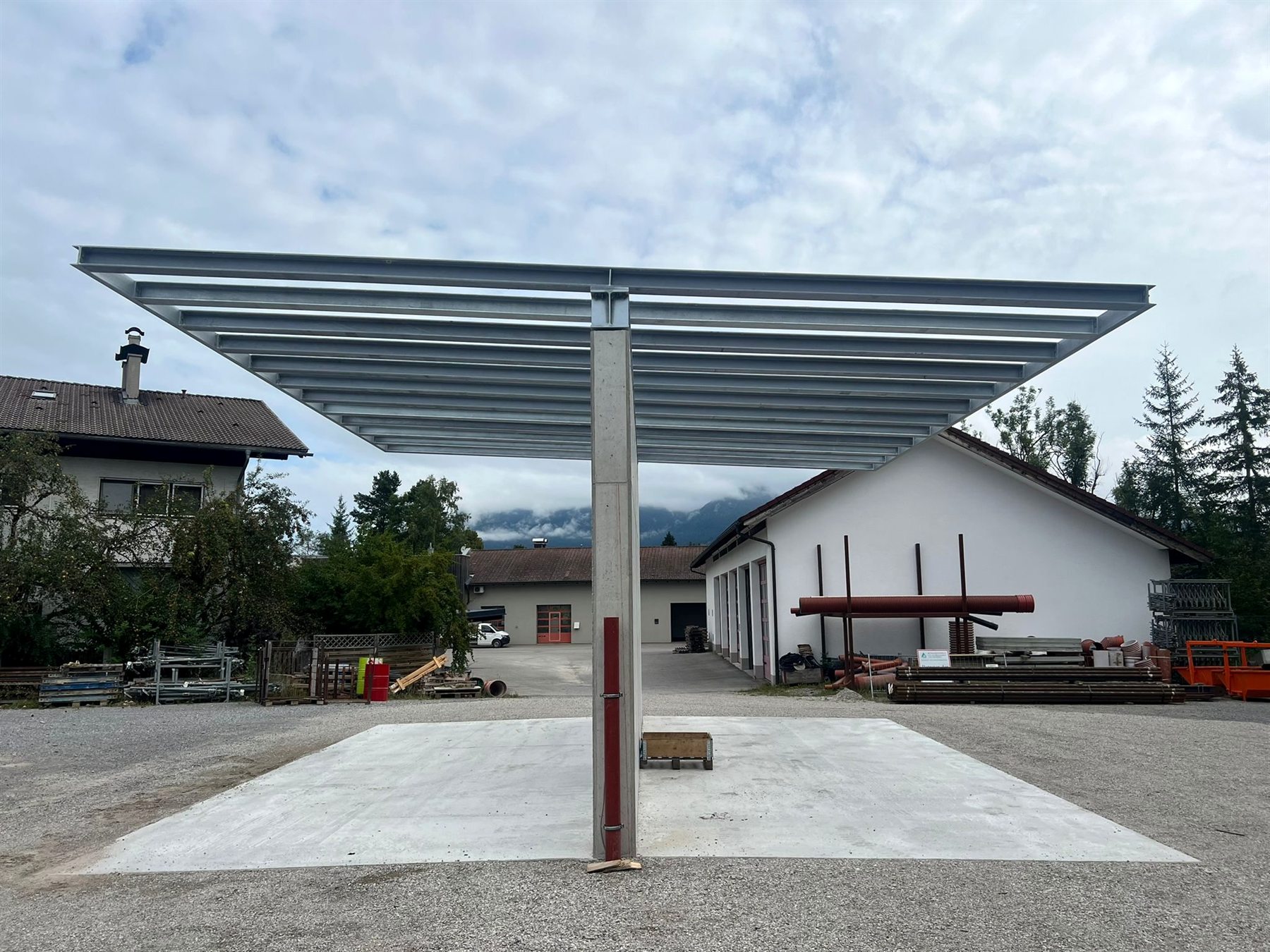 Freitragende Stahlüberdachung